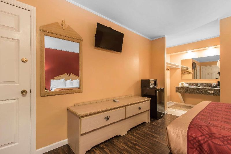 Econo Lodge Cornersville image