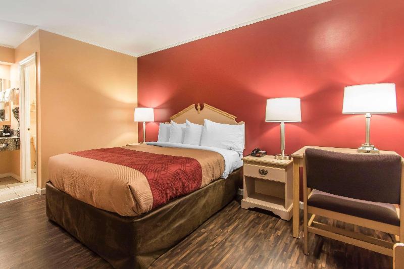 Econo Lodge Cornersville image