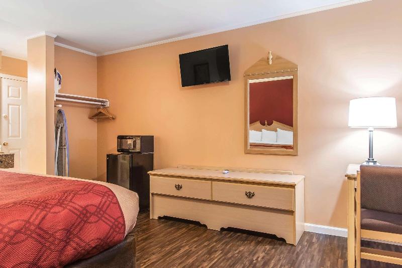 Econo Lodge Cornersville image