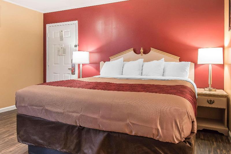 Econo Lodge Cornersville image