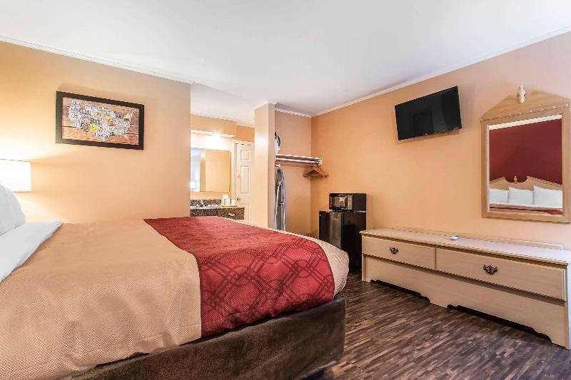 Econo Lodge Cornersville image