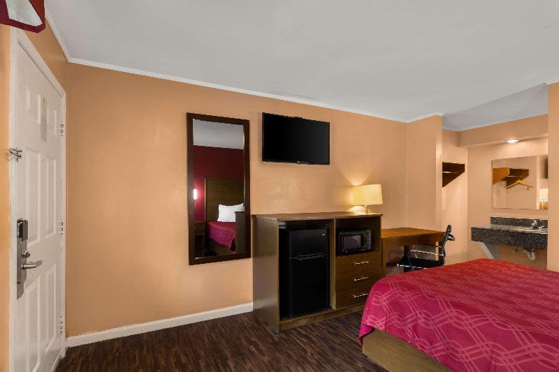 Econo Lodge Cornersville image