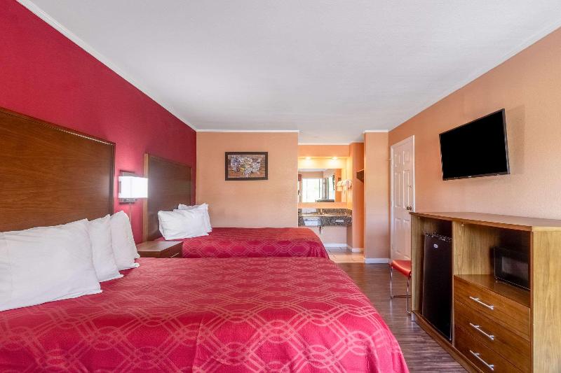 Econo Lodge Cornersville image
