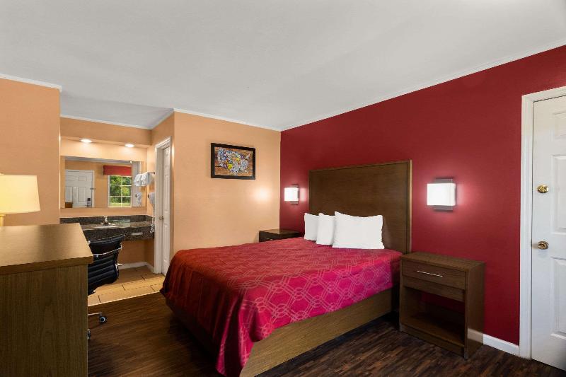 Econo Lodge Cornersville image