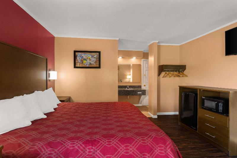 Econo Lodge Cornersville image