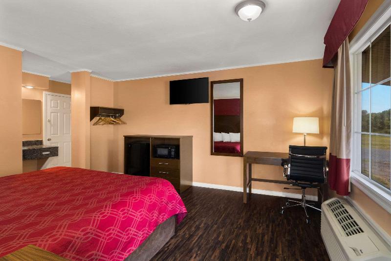 Econo Lodge Cornersville image