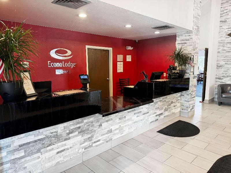 Econo Lodge Wausau - Rothschild image