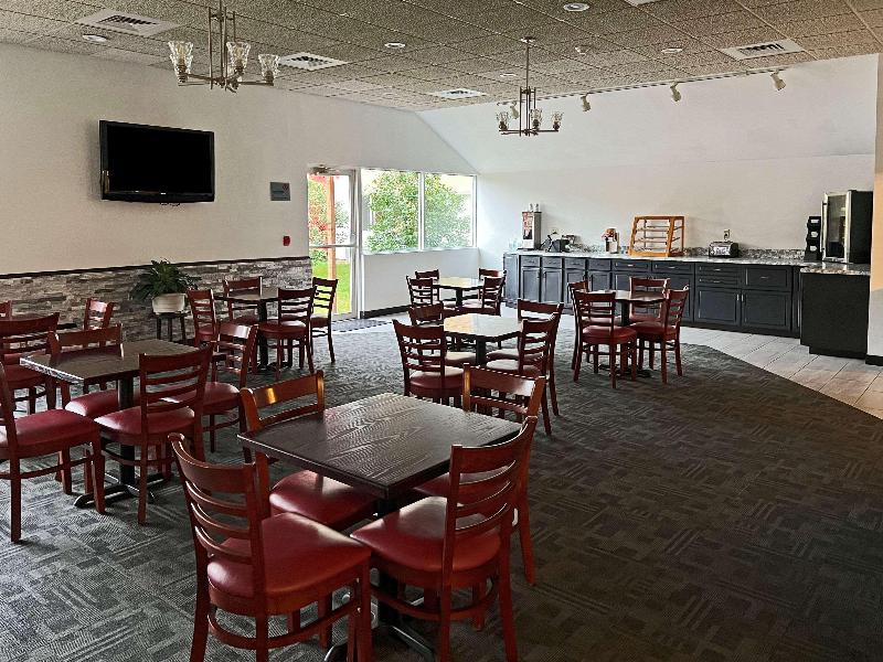 Econo Lodge Wausau - Rothschild image