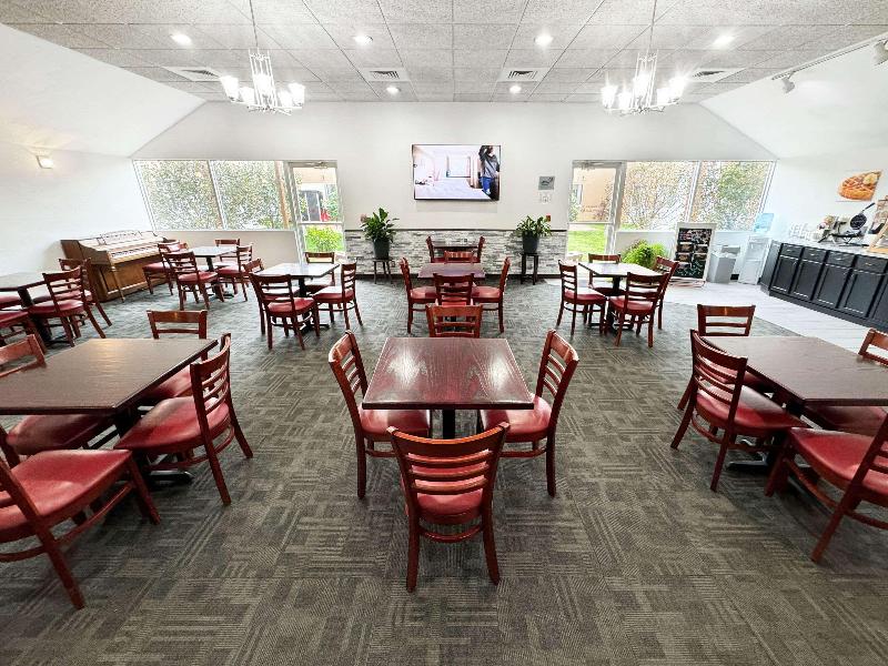 Econo Lodge Wausau - Rothschild image