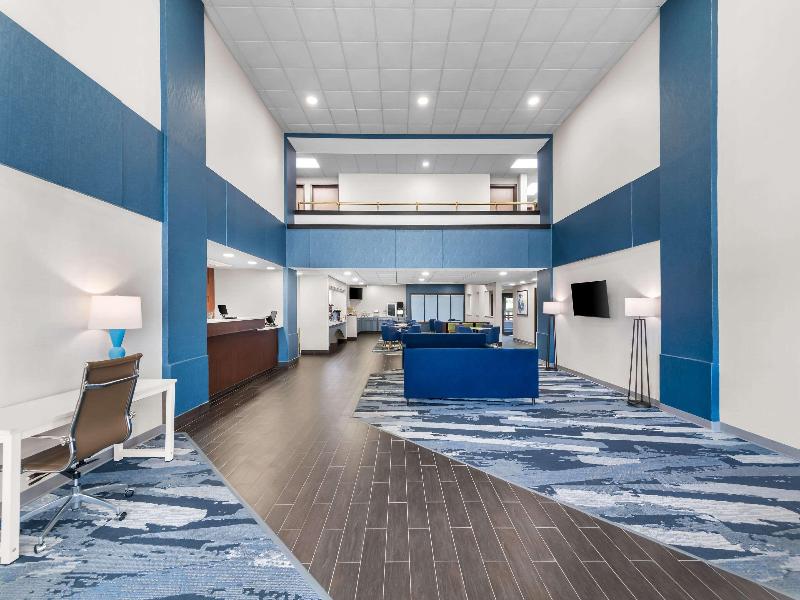 Comfort Suites Stevens Point image
