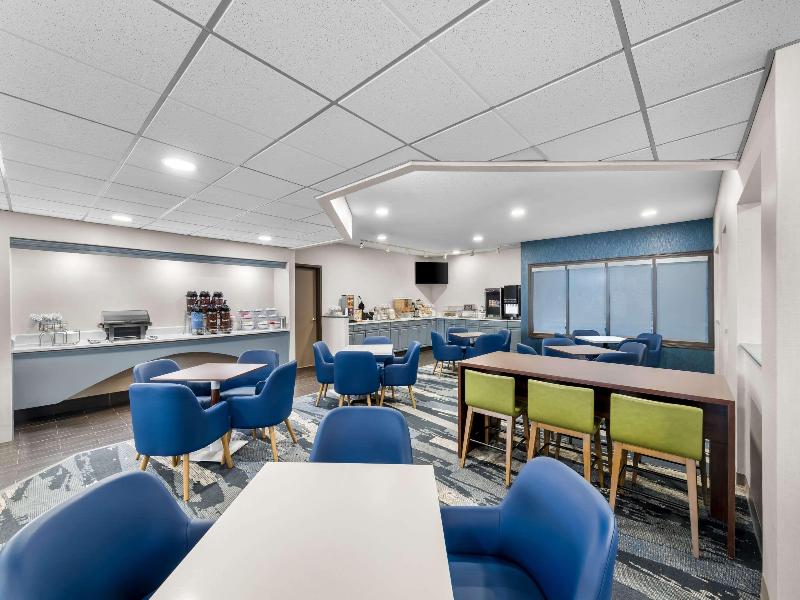 Comfort Suites Stevens Point image