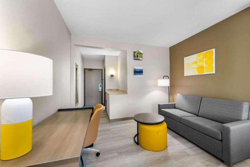 Comfort Suites Stevens Point image