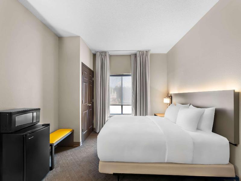Comfort Suites Stevens Point image