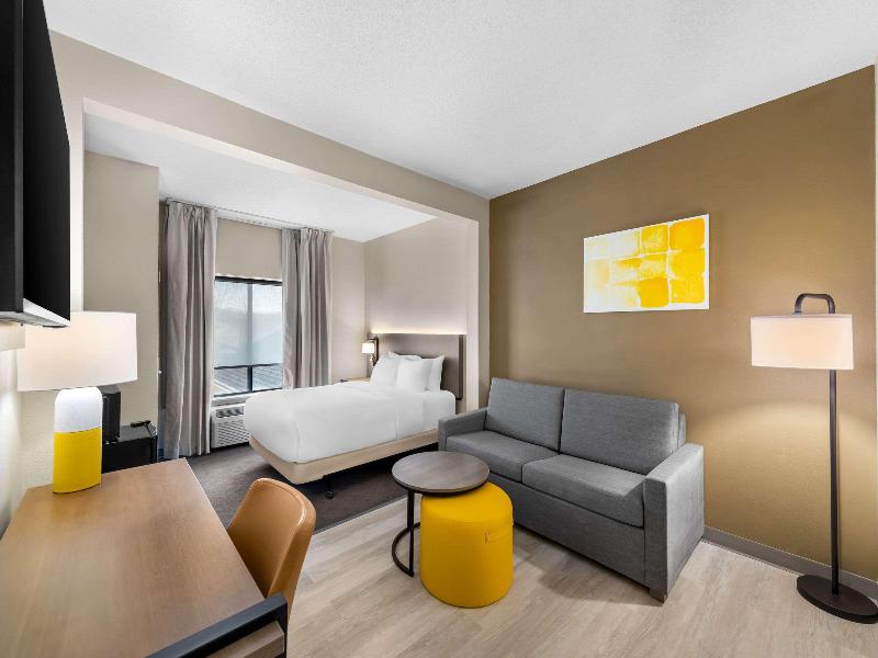 Comfort Suites Stevens Point image