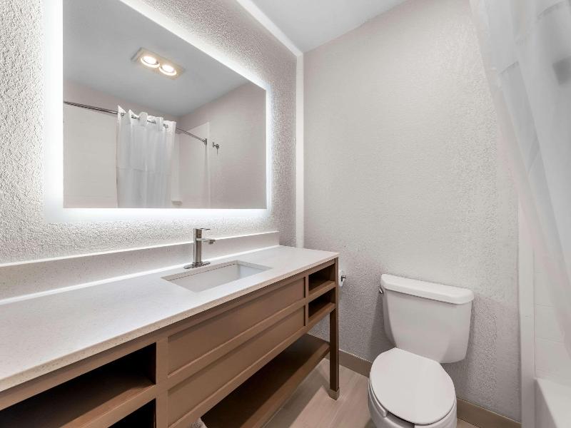 Comfort Suites Stevens Point image