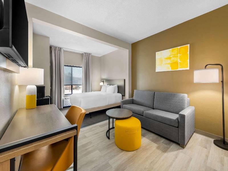 Comfort Suites Stevens Point image
