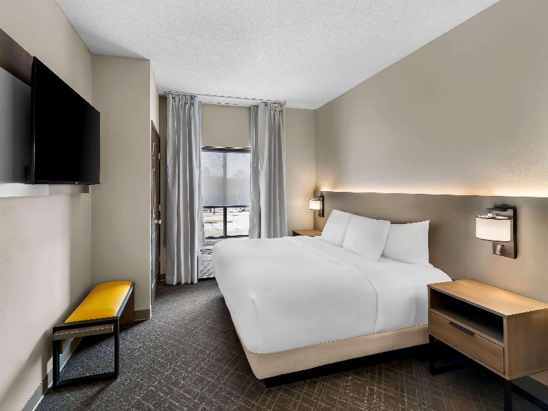 Comfort Suites Stevens Point image