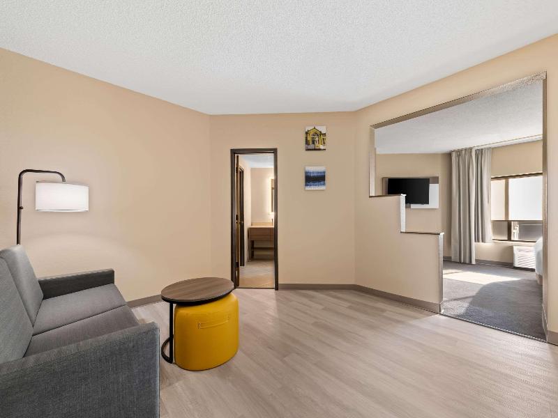 Comfort Suites Stevens Point image