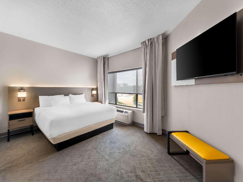 Comfort Suites Stevens Point image