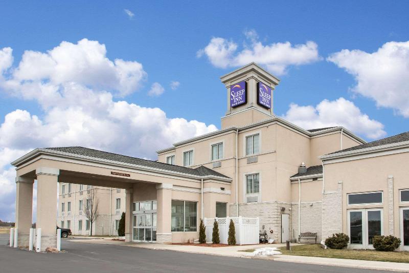 Comfort Inn & Suites Sheboygan I-43 image