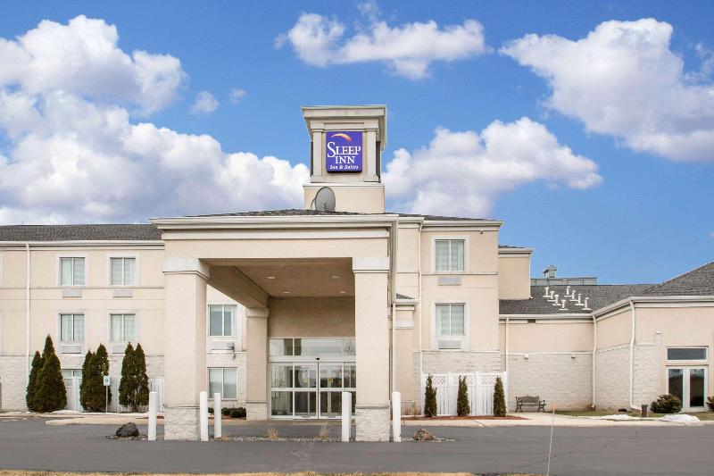Comfort Inn & Suites Sheboygan I-43 image