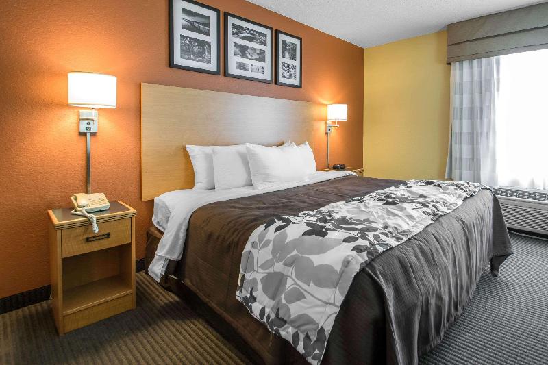 Comfort Inn & Suites Sheboygan I-43 image