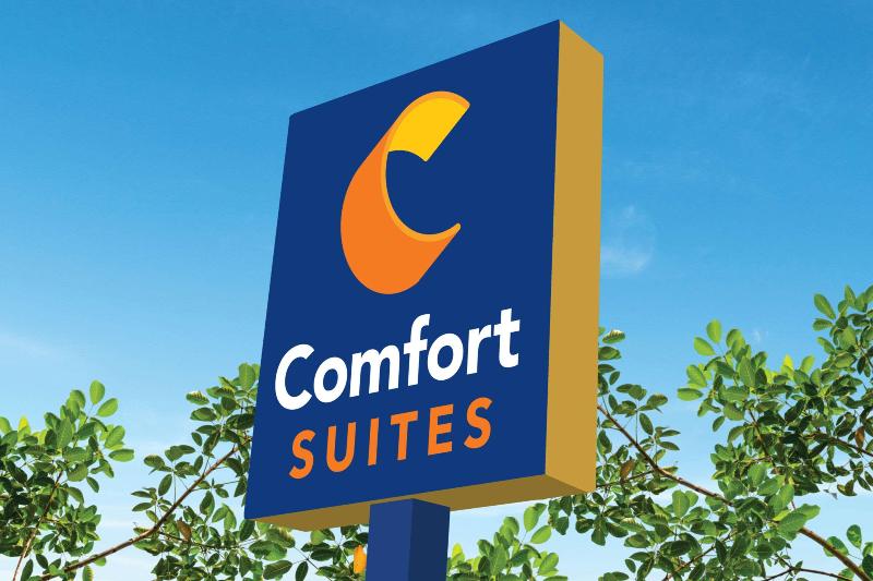 Comfort Inn & Suites Sheboygan I-43 image