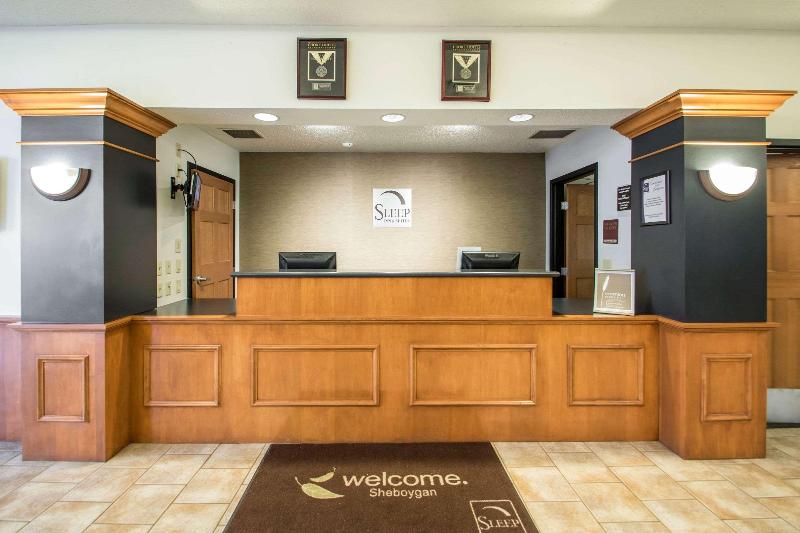Comfort Inn & Suites Sheboygan I-43 image