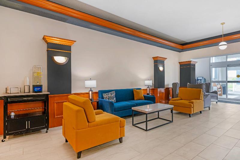 Comfort Inn & Suites Sheboygan I-43 image