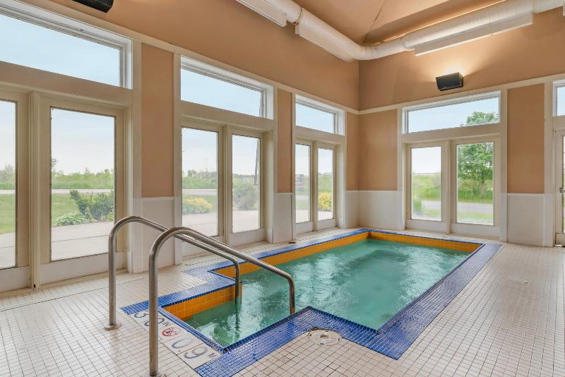 Comfort Inn & Suites Sheboygan I-43 image