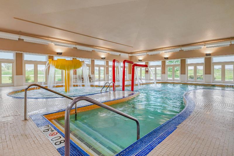 Comfort Inn & Suites Sheboygan I-43 image