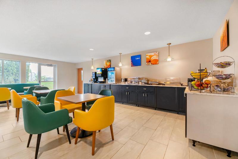 Comfort Inn & Suites Sheboygan I-43 image