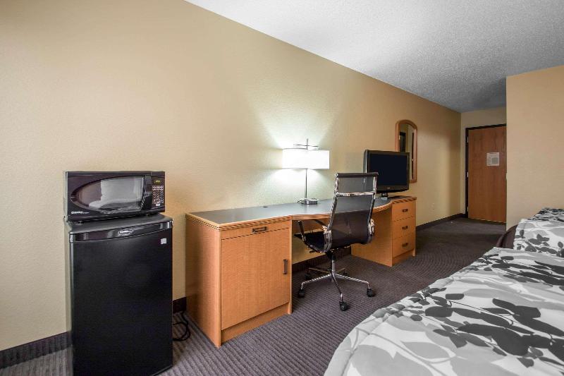 Comfort Inn & Suites Sheboygan I-43 image