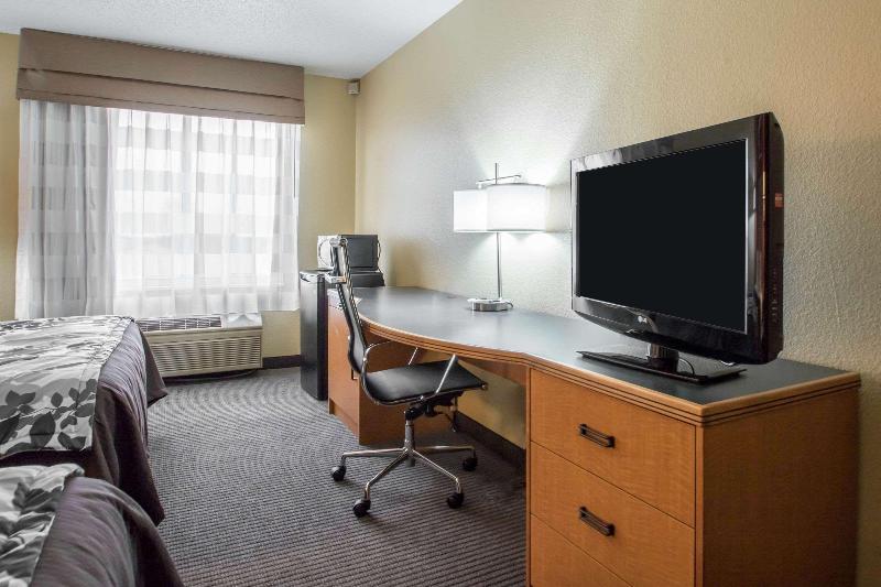Comfort Inn & Suites Sheboygan I-43 image