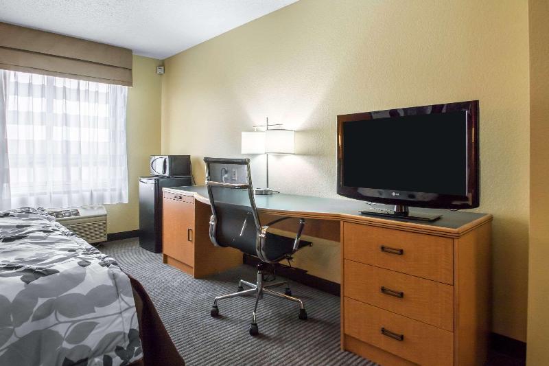 Comfort Inn & Suites Sheboygan I-43 image