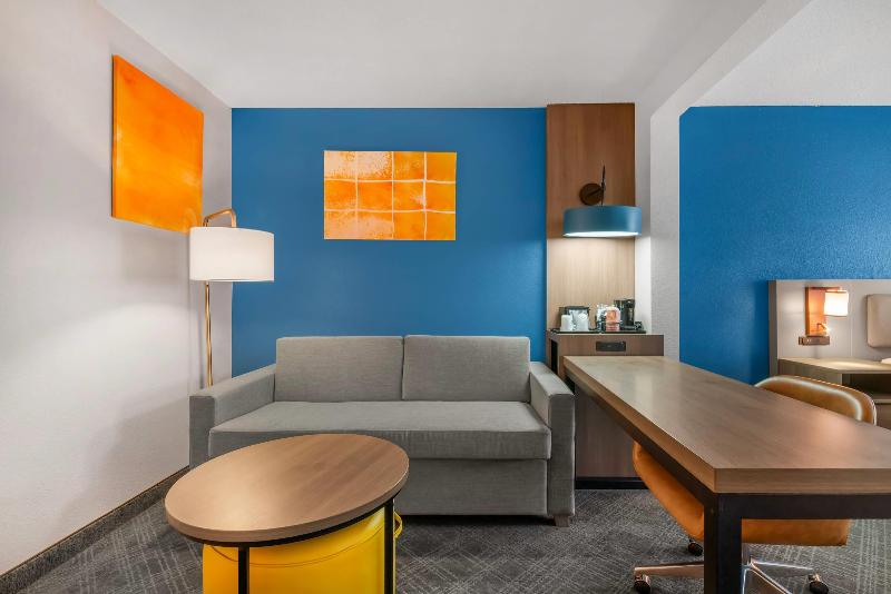 Comfort Inn & Suites Sheboygan I-43 image