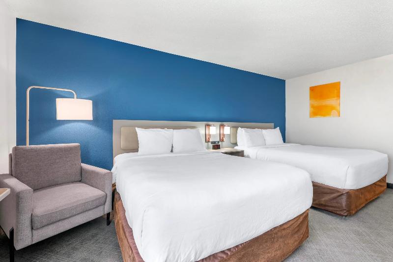 Comfort Inn & Suites Sheboygan I-43 image