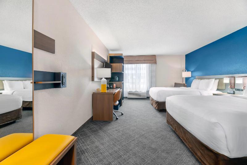 Comfort Inn & Suites Sheboygan I-43 image
