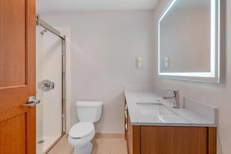 Comfort Inn & Suites Sheboygan I-43 image
