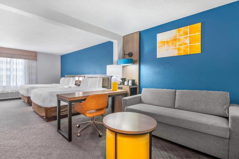 Comfort Inn & Suites Sheboygan I-43 image