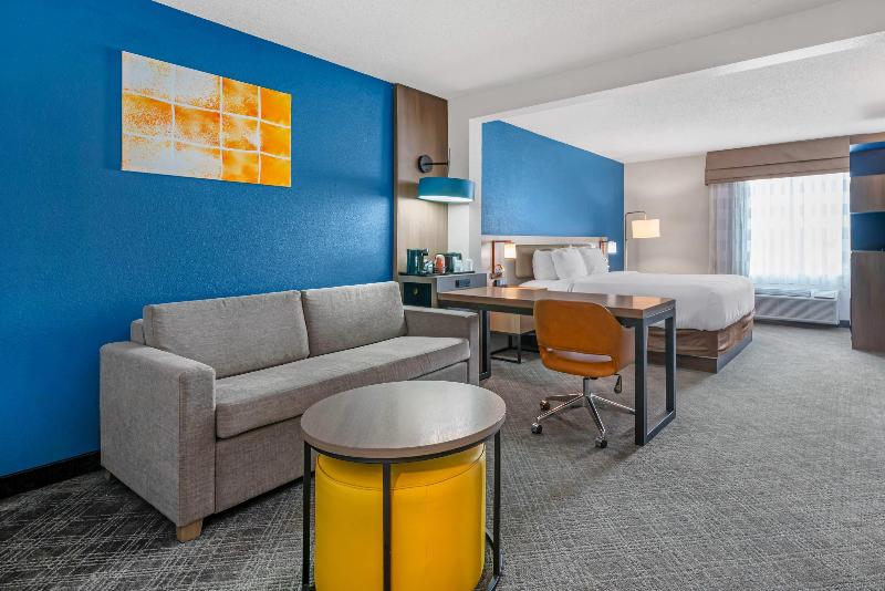 Comfort Inn & Suites Sheboygan I-43 image