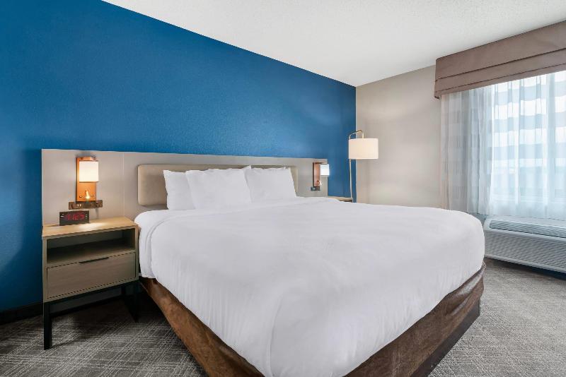 Comfort Inn & Suites Sheboygan I-43 image