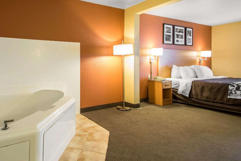 Comfort Inn & Suites Sheboygan I-43 image