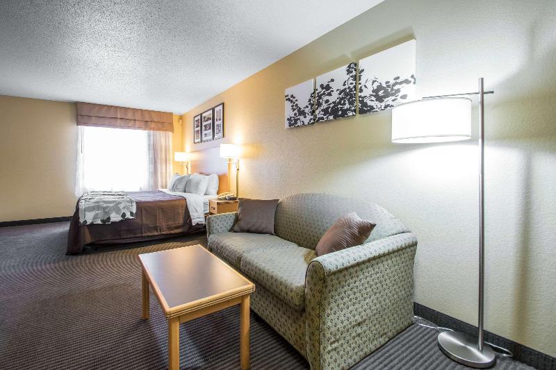 Comfort Inn & Suites Sheboygan I-43 image