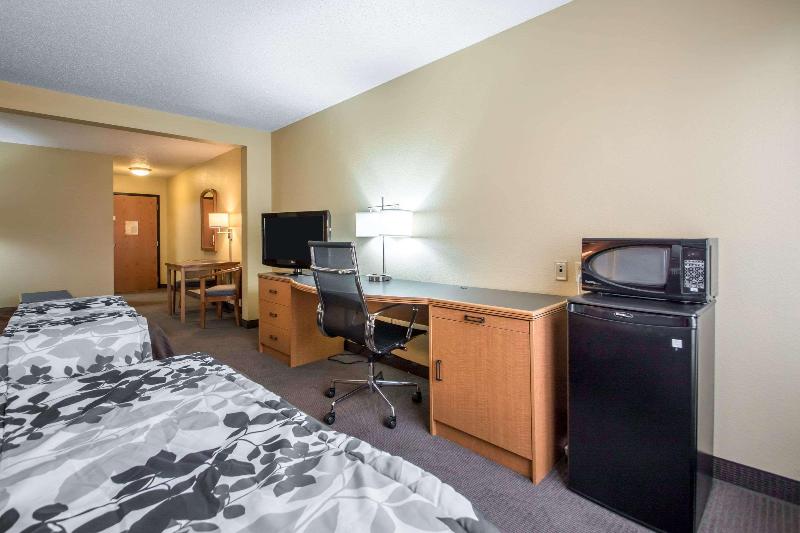 Comfort Inn & Suites Sheboygan I-43 image