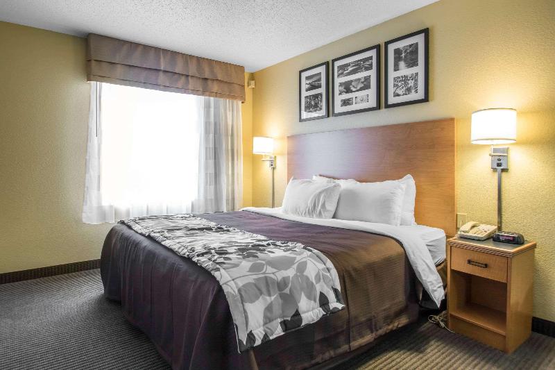 Comfort Inn & Suites Sheboygan I-43 image