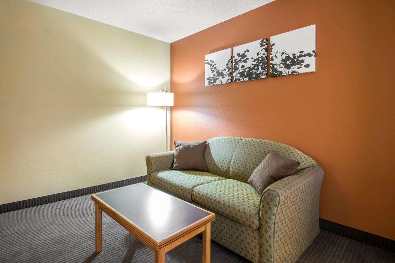 Comfort Inn & Suites Sheboygan I-43 image
