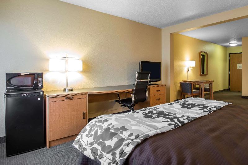 Comfort Inn & Suites Sheboygan I-43 image
