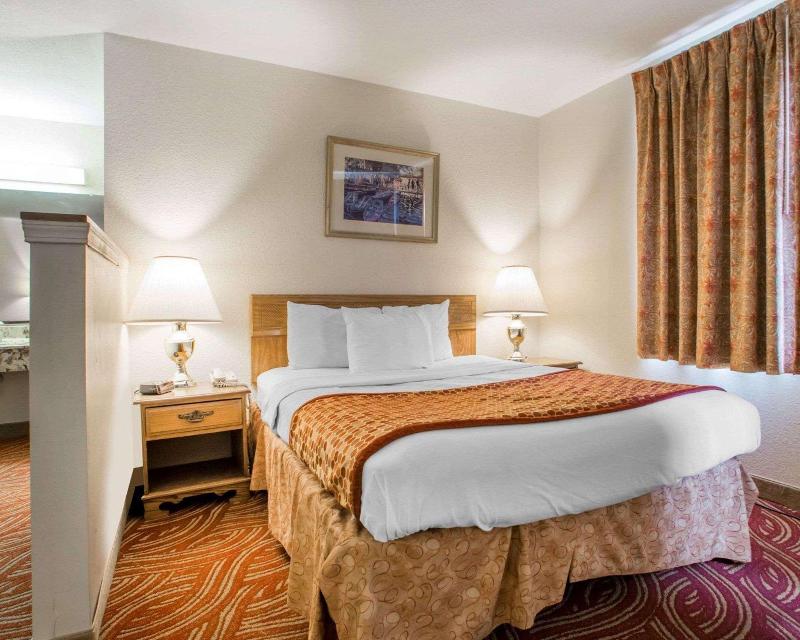 University Inn of Stevens Point	 image