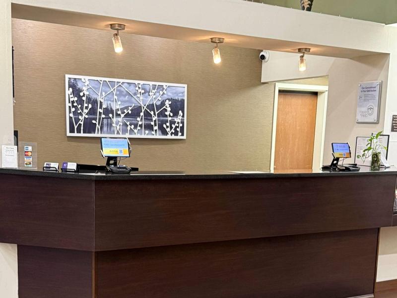 Sleep Inn & Suites Glens Falls Area image